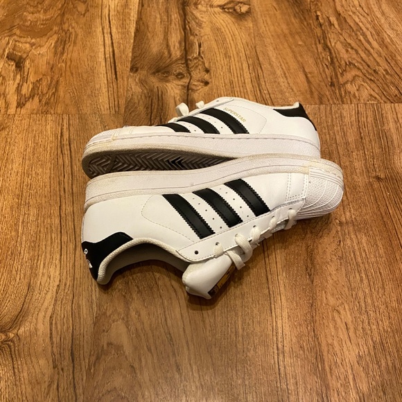 Adidas Superstar Original - Size 4 - Picture 2 of 7